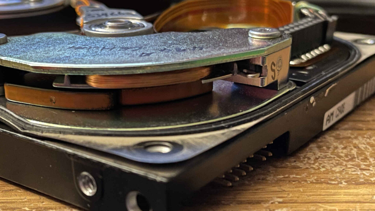 Резинка, постепенно ломающая старые жёсткие диски - 4 Резинка, постепенно ломающая старые жёсткие диски - 4