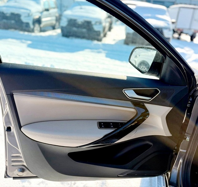 У дилера обнаружилась редкая Lada Vesta, ее показали на фото