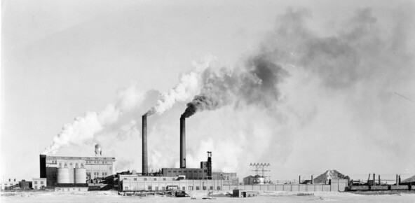 <p> Spruce Falls Power And Paper Company — фабрика, на которой <a href="https://api.dtf.ru/v2.8/redirect?to=https%3A%2F%2Farchive.org%2Fdetails%2Fdreamingaloudlif0000hear%2Fpage%2F4%2Fmode%2F2up&postId=1484176" rel="nofollow noreferrer noopener" target="_blank">работал</a> Филлип Кэмерон, потомок шотландских переселенцев, прибывших в Канаду в 1825 году</p>