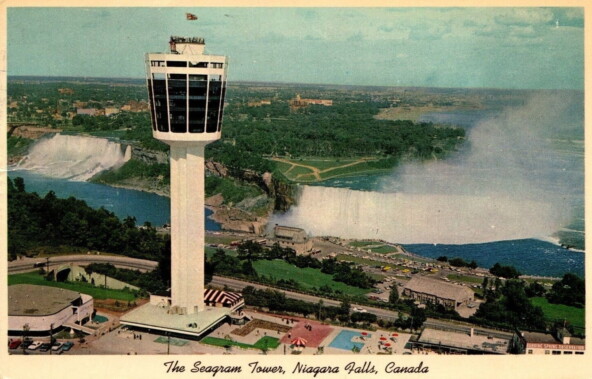 <p> Башня Seagram на почтовой открытке</p>