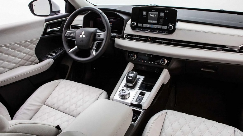 Популярный японский кроссовер дешевле Geely Monjaro. В Россию привезли новые Mitsubishi Outlander &mdash; от 3,8 млн рублей