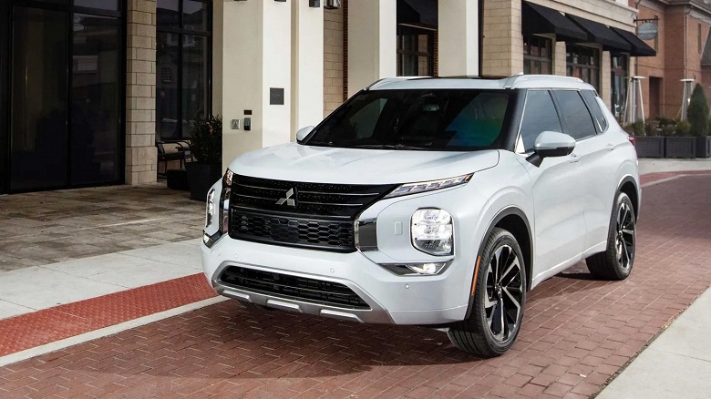 Популярный японский кроссовер дешевле Geely Monjaro. В Россию привезли новые Mitsubishi Outlander &mdash; от 3,8 млн рублей