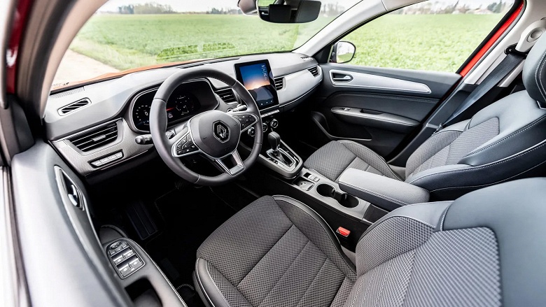 &laquo;Почти дешевле нерастаможенной&raquo; и с максимальным оснащением. Новый Renault Arkana из Европы продают в России за 2,75 млн рублей