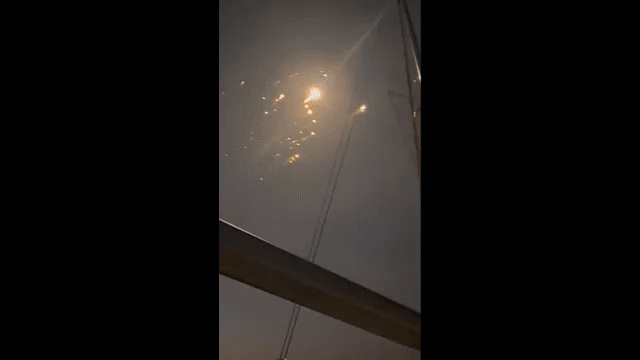 Так сгорел Starship: эффектные видео падения обломков огромной ракеты на Землю - 4 Так сгорел Starship: эффектные видео падения обломков огромной ракеты на Землю