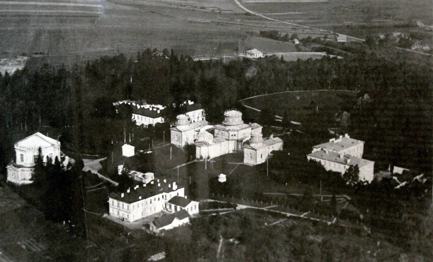 Вид на Пулковскую обсерваторию с аэростата. Фото первой половины XX века.