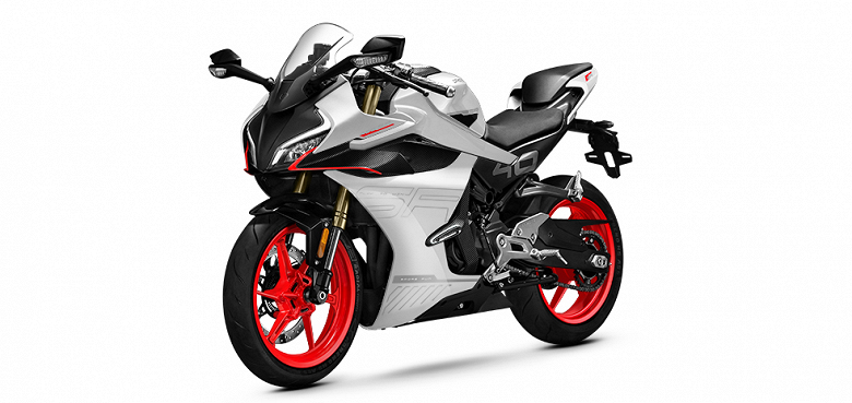 445 куб. см, комплектующие Bosch и Brembo, USB-C и современная электроника &mdash; дёшево. Представлен улучшенный мотоцикл Cfmoto 450SR 2025