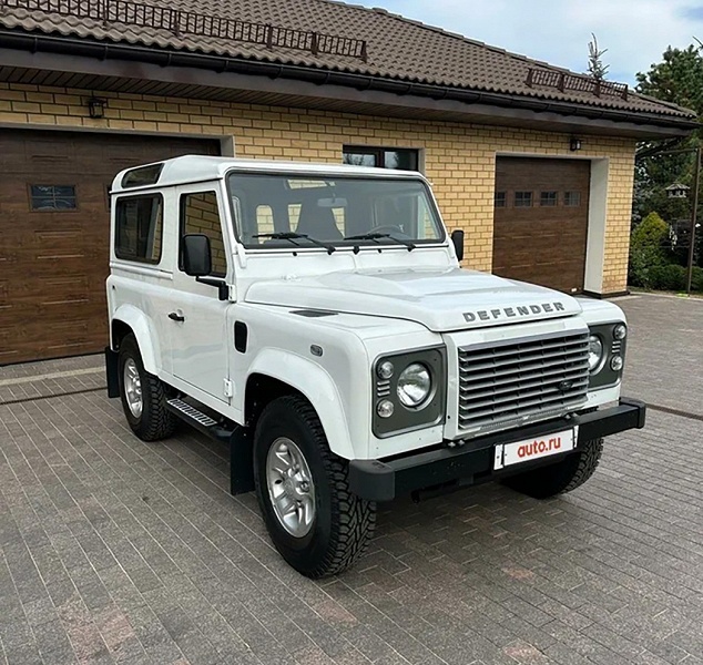 В России продают 10-летний Land Rover Defender в состоянии новой машины: 122 л.с. и проходимость не хуже, чем у «Нивы» или Suzuki Jimny - 1 В России продают 10-летний Land Rover Defender в состоянии новой машины: 122 л.с. и проходимость не хуже, чем у «Нивы» или Suzuki Jimny