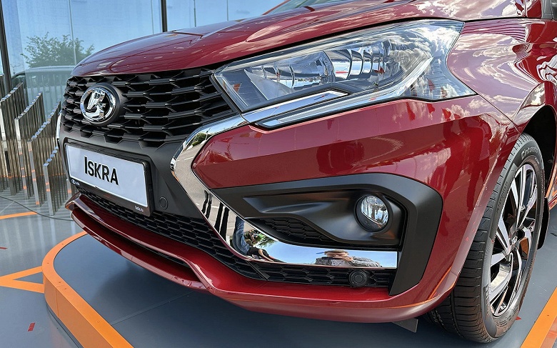 АвтоВАЗ готовится к большой премьере Lada Iskra — машины уже отправили с пресс-парк - 1 АвтоВАЗ готовится к большой премьере Lada Iskra — машины уже отправили с пресс-парк