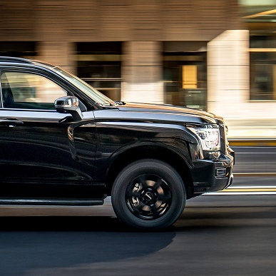 С рамой, 8-ступенчатым &laquo;автоматом&raquo; и полным приводом, но теперь совершенно чёрный: рассекречен Haval H5 2025