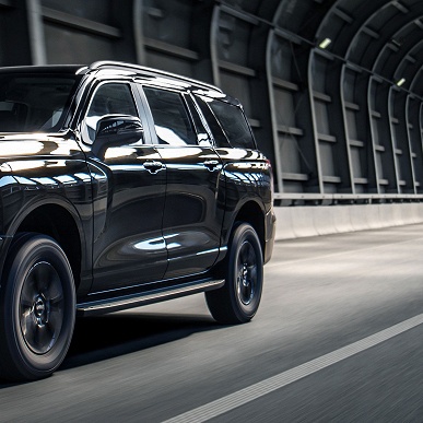 С рамой, 8-ступенчатым &laquo;автоматом&raquo; и полным приводом, но теперь совершенно чёрный: рассекречен Haval H5 2025