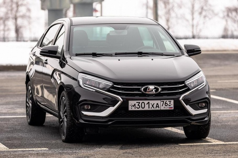 Глава АвтоВАЗа пересел с Lada X-Cross 5 на новое авто: &laquo;президентский&raquo; российский седан Lada Aura попал на фото