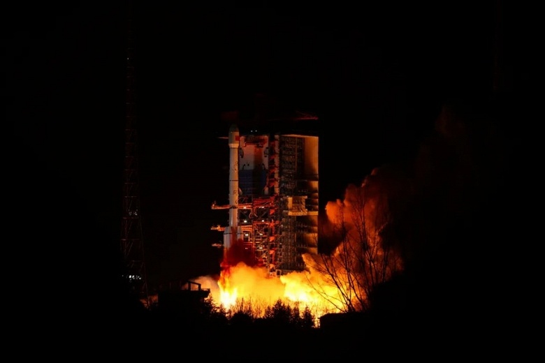 Китай вывел на геопереходную орбиту секретный спутник TJS-15 для &laquo;проверки технологий связи&raquo;