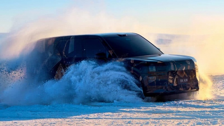 Представлен самый большой внедорожник Zeekr, похожий на Range Rover, который дрифтит по снежной трассе на официальных фото и видео