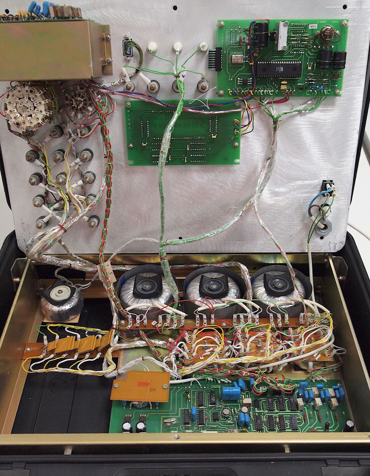 Энергомера ЦЭ6806П. Под панелью