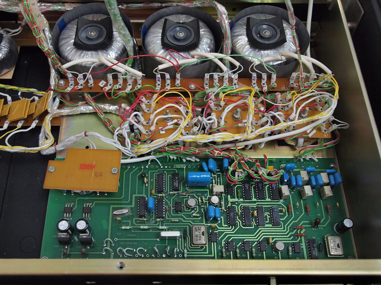 Энергомера ЦЭ6806П. Силовые трансформаторы и плата вычислителя