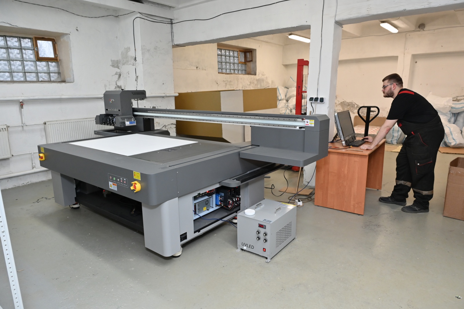 Ультрафиолетовый принтер позволяет наносить изображения на заготовки