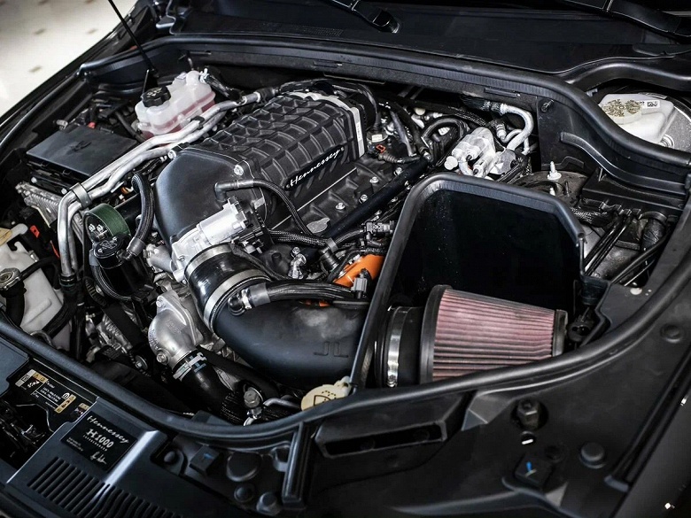 Таких в России больше нет. Столичный дилер продает «безумный» Dodge Durango Hennessey Hellcat с мотором на 1012 л.с. - 4 Таких в России больше нет. Столичный дилер продает «безумный» Dodge Durango Hennessey Hellcat с мотором на 1012 л.с.