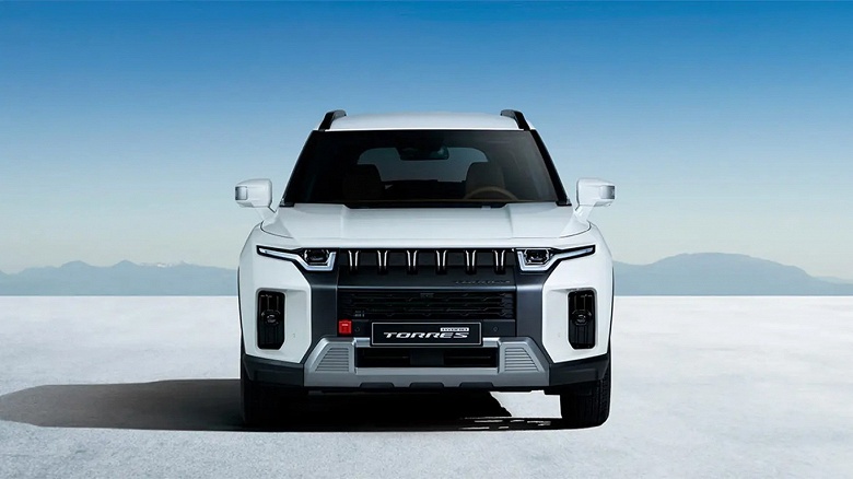 В РФ простой KGM Torres стоит более 5 млн рублей, а на родине новый гибридный кроссовер оценили в 1,9 млн рублей