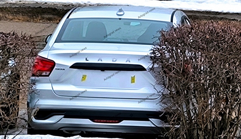 Такую Lada Iskra мы ещё не видели: фото машины в максимальной комплектации и в цвете «Платина»