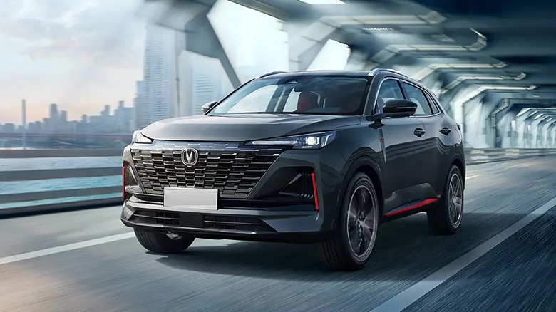 Не берут? Changan до сих пор распродает кроссоверы CS55 PLUS 2023 года выпуска &mdash; машина со 180-сильным мотором дешевле 2 млн рублей