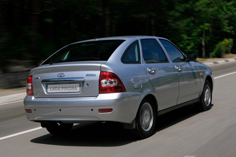 &laquo;Не прошла даже обкатку&raquo;. В продаже появилась новая Lada Priora по цене Lada Granta &mdash; на похожей в своё время ездил Путин