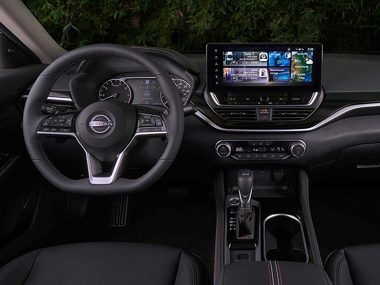 В России начали предлагать новые Nissan Altima с мощным 248-сильным мотором &mdash; всего 3,46 млн рублей