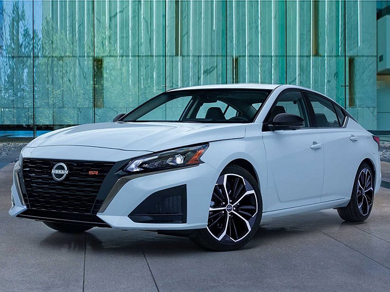 В России начали предлагать новые Nissan Altima с мощным 248-сильным мотором &mdash; всего 3,46 млн рублей