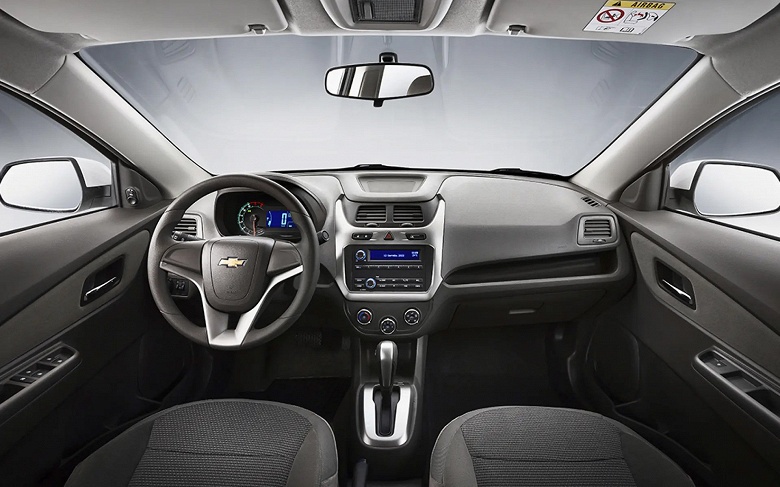 Chevrolet Cobalt с классическим 6-ступенчатым &laquo;автоматом&raquo; &mdash; 1,735 млн рублей. Машина подорожала в России, но она по-прежнему стоит на уровне Lada Vesta с вариатором