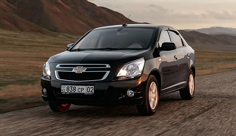 Chevrolet Cobalt с классическим 6-ступенчатым &laquo;автоматом&raquo; &mdash; 1,735 млн рублей. Машина подорожала в России, но она по-прежнему стоит на уровне Lada Vesta с вариатором