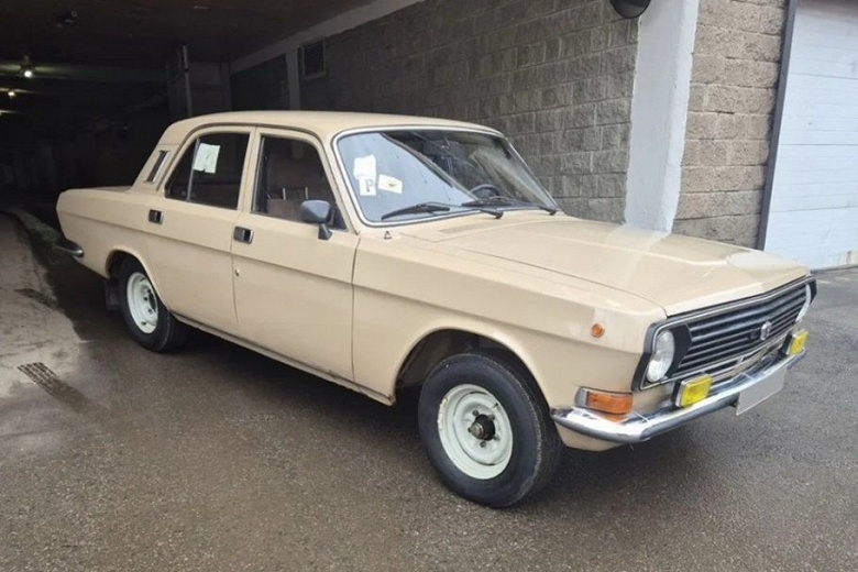 Абсолютно новую &laquo;Волгу&raquo; из 80-х без пробега с белыми советскими номерами выставили на продажу