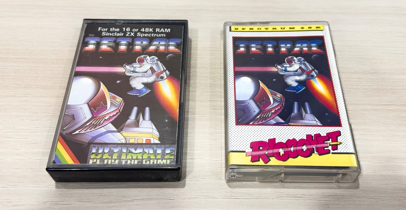 Два издания Jetpac на аудиокассете. Обычное (5,5 £) и более позднее бюджетное (1,99 £)