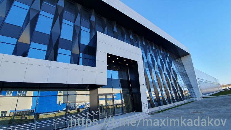 Оказывается, ни один собранный в России BMW так и не выехал с завода, продажи неизвестно, когда начнутся, а цен нет. Об этом заявил главред &laquo;За рулём&raquo;