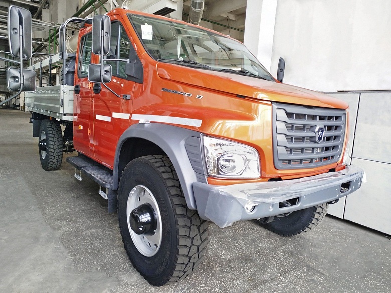 Полный привод, пневматическая подвеска, 7 мест и на 2 тонны больше грузоподъёмности. Началось производство ГАЗ «Садко 9» с увеличенной колёсной базой - 1 Полный привод, пневматическая подвеска, 7 мест и на 2 тонны больше грузоподъёмности. Началось производство ГАЗ «Садко 9» с увеличенной колёсной базой