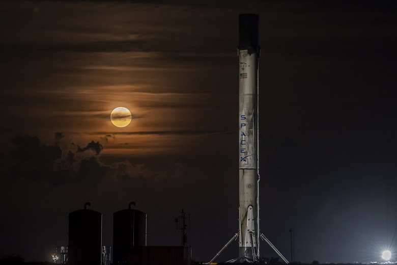 Американцев всё же полетели спасать: на МКС запустили долгожданный корабль SpaceX с россиянином на борту - 1 Американцев всё же полетели спасать: на МКС запустили долгожданный корабль SpaceX с россиянином на борту