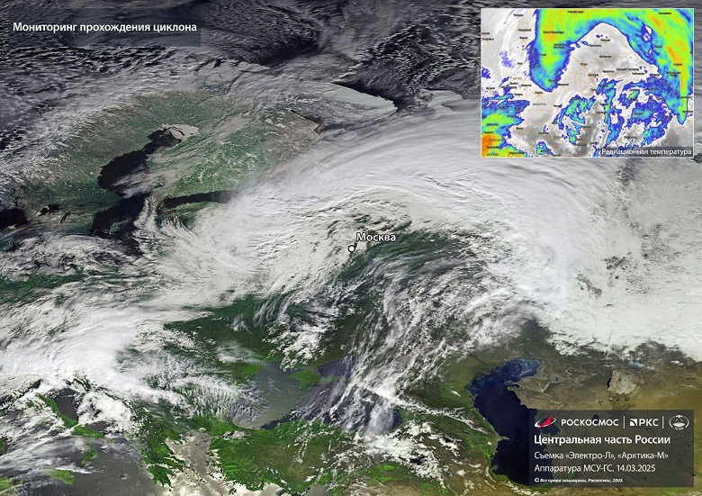 Циклон, который обрушился на Москву, показали с двух разных спутников