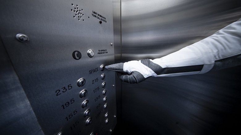 Спасатели вылетели. Космический корабль Crew Dragon с российским космонавтом отправился за забытыми на МКС американцами