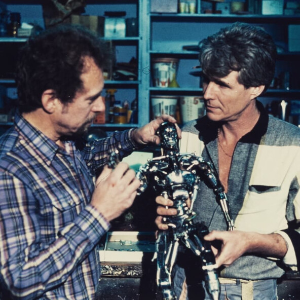 Кляйнов и Джин Уоррен с миниатюрным T-800