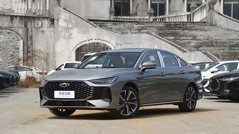 Дешёвый аналог Toyota Camry с дизайном Audi, который ждут в России с более мощным мотором. Продажи нового Chery Arrizo 8 Pro начнутся 22 марта в Китае