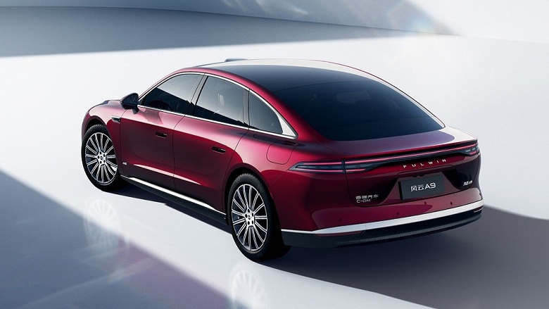 Chery выходит на новый уровень. В Китае начали принимать предзаказы на бизнес-седан Chery Fulwin A9: полный привод, 1400 км на баке бензина и топовое оснащение