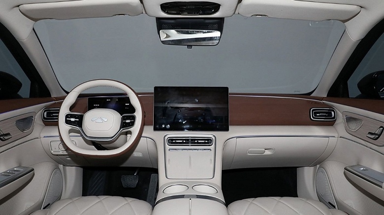 Chery выходит на новый уровень. В Китае начали принимать предзаказы на бизнес-седан Chery Fulwin A9: полный привод, 1400 км на баке бензина и топовое оснащение