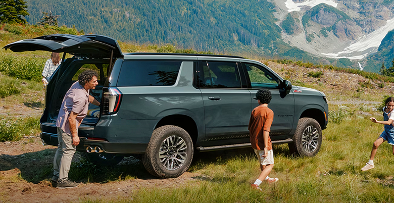 Моторы на 3,0, 5,3 и 6,2 л V8, длина более 5,7 м и топовое оснащение. Представлен Chevrolet Suburban 2025, объявлены цены - 1 Моторы на 3,0, 5,3 и 6,2 л V8, длина более 5,7 м и топовое оснащение. Представлен Chevrolet Suburban 2025, объявлены цены