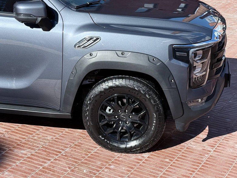 Рама, полный привод, мощный мотор и официальная гарантия 3 года или 150 000 км. В России представлен Foton V7