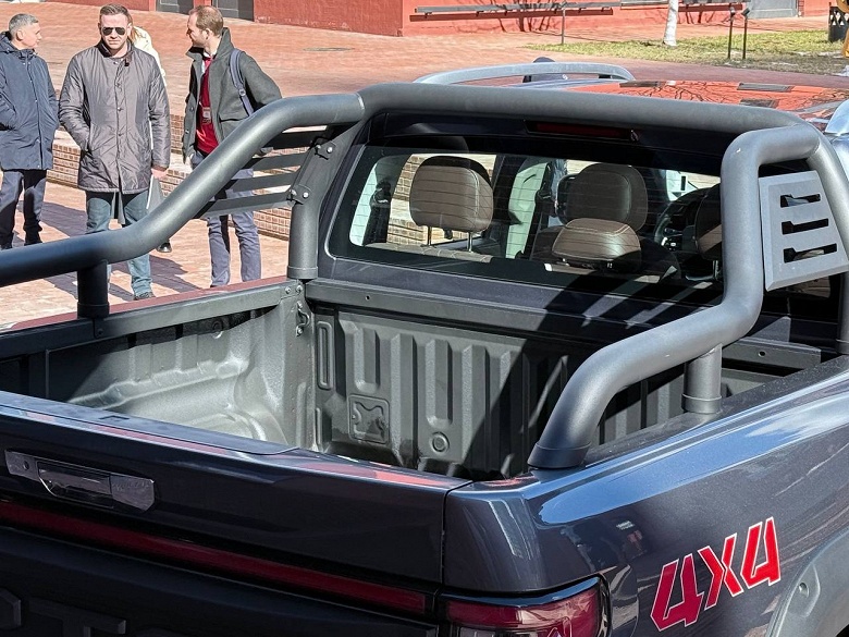 Рама, полный привод, мощный мотор и официальная гарантия 3 года или 150 000 км. В России представлен Foton V7