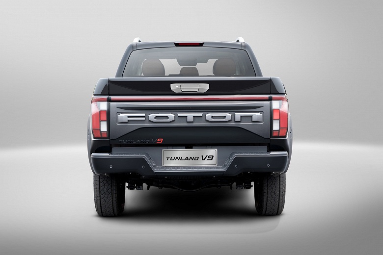 Рама, полный привод, тяговитый 2,0-литровый мотор и 8-ступенчатый &laquo;автомат&raquo; &mdash; 5,55 млн рублей. В России выходит большой пикап Foton Tunland V9