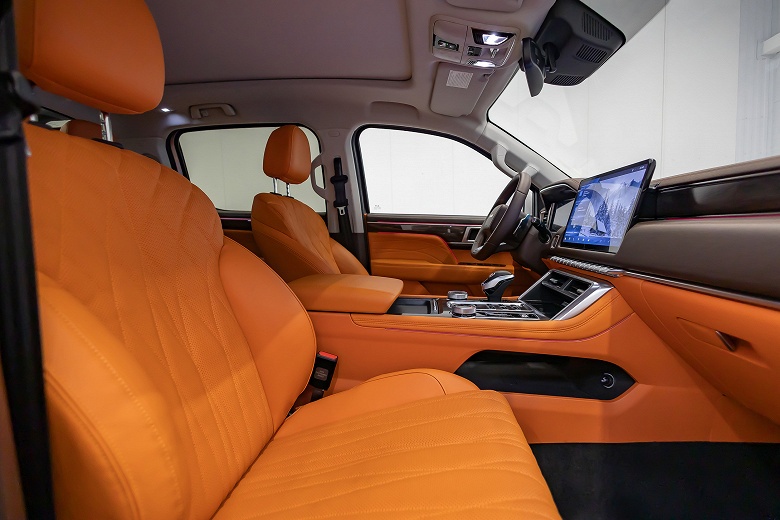 Рама, полный привод, тяговитый 2,0-литровый мотор и 8-ступенчатый &laquo;автомат&raquo; &mdash; 5,55 млн рублей. В России выходит большой пикап Foton Tunland V9