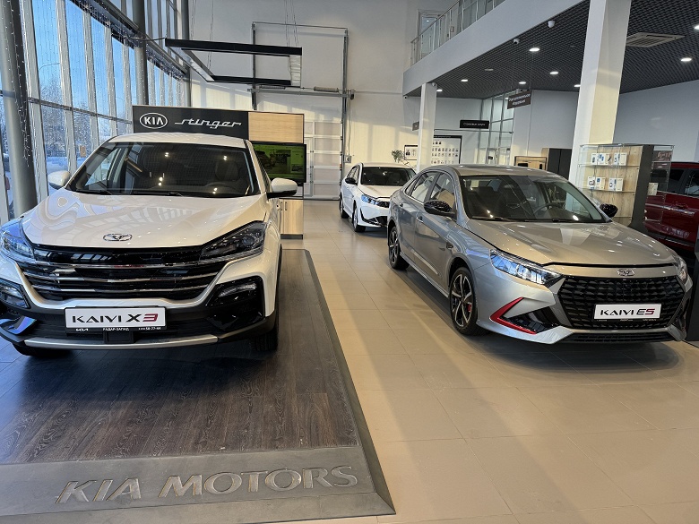 Современный седан за 1,35 млн (дешевле Lada Vesta и &laquo;Москвича&raquo;) и кроссоверы от 1,45 млн рублей. В России обвалили цены на автомобили местной сборки Kaiyi