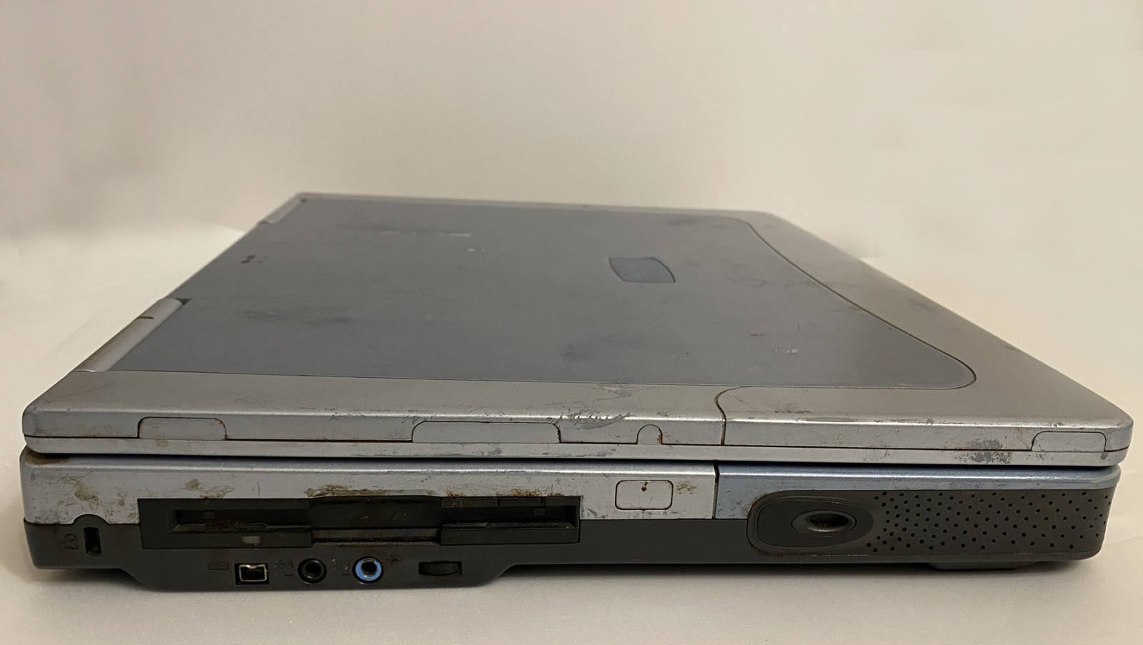 Милый Amilo. Винтажный ноутбук с неожиданными характеристиками - 4