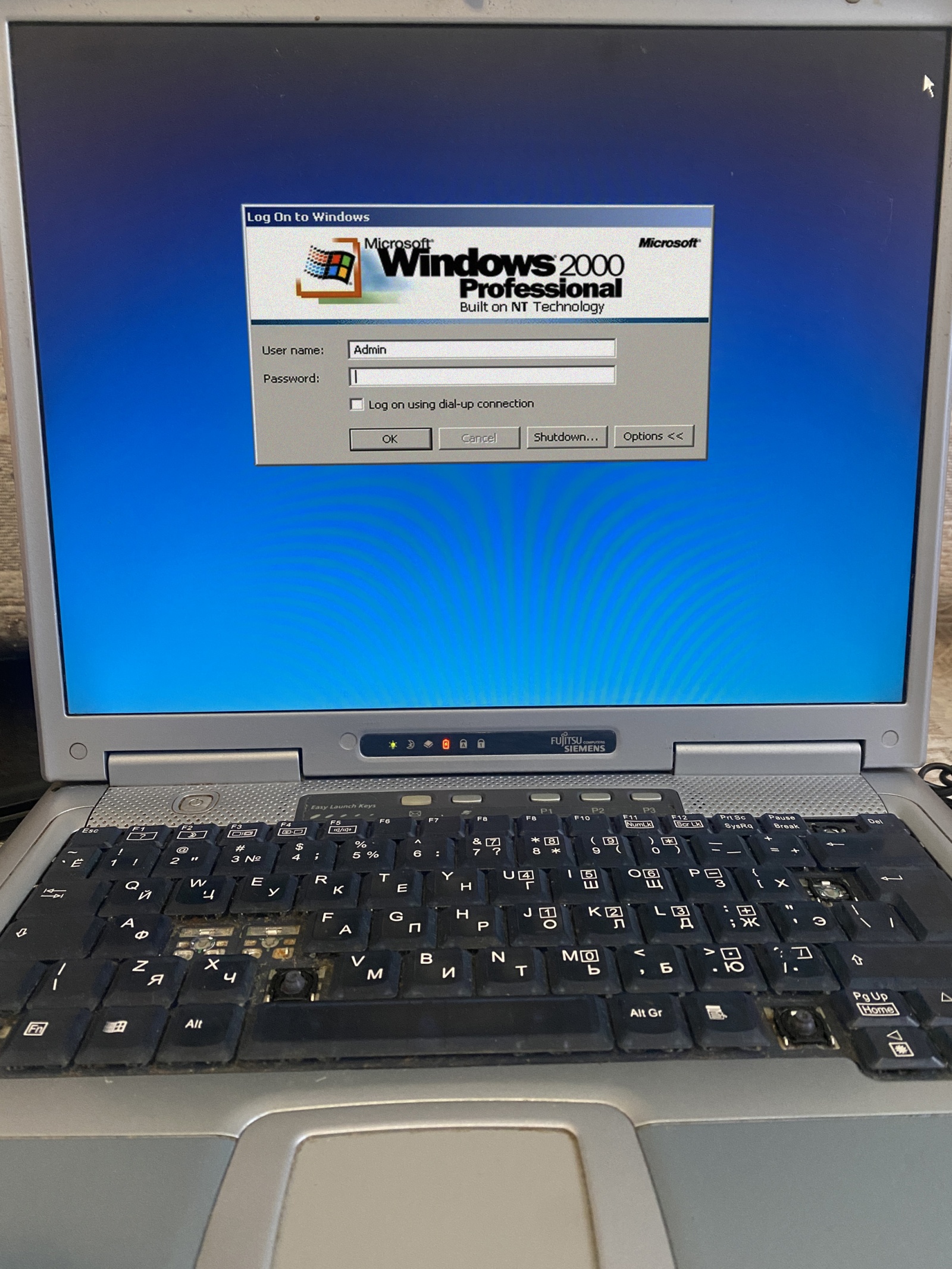 Милый Amilo. Винтажный ноутбук с неожиданными характеристиками - 7