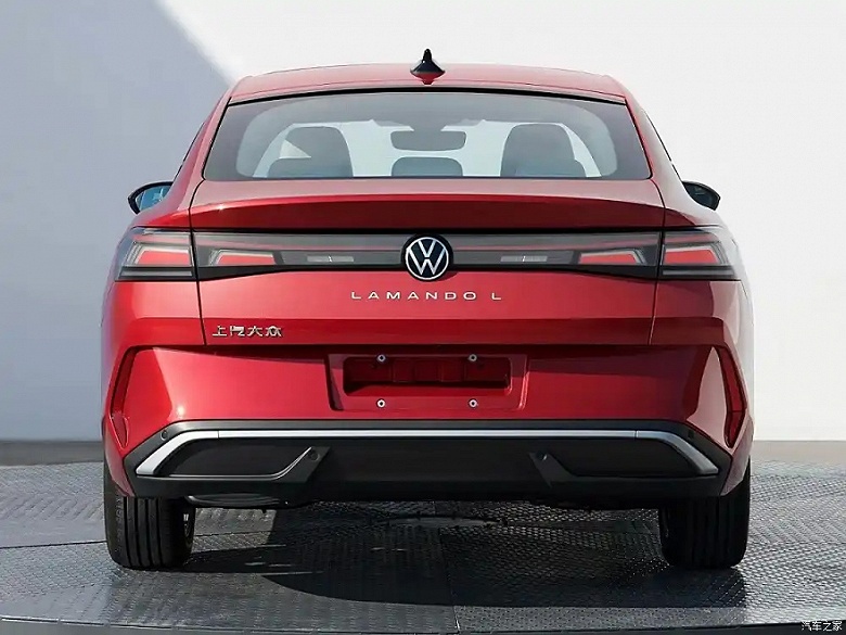 Обновленный дизайн и повышенная мощность: рассекречен рестайлинговый бюджетный Volkswagen Lamando L