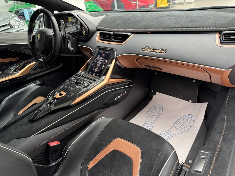 Самую дорогую подержанную машину в России оценили в полмиллиарда рублей. Столько просят за четырёхлетний суперкар Lamborghini Sian